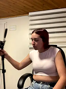 Snapshot of Karen18_boobs chatting on September 16, 2025, 2:01 am Karen18 boobs online show from September 16, 2025, 2:01 am