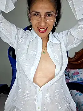 Natasha 50 online show from March 27, 2026, 1:03 am