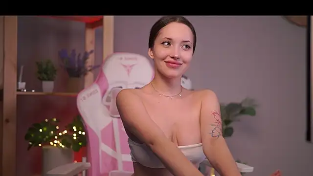 Polly Plush19 online show from September 20, 2025, 3:17 pm