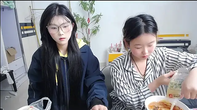 Snapshot of Babygirls523 chatting on October 31, 2025, 2:35 pm Babygirls523 online show from October 31, 2025, 2:35 pm