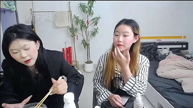 Snapshot of Babygirls523 chatting on October 28, 2025, 3:55 pm Babygirls523 online show from October 28, 2025, 3:55 pm