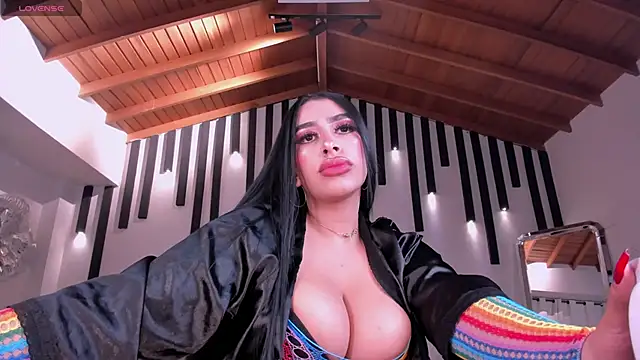 LeahLombardi  online show from October 1, 2025, 4:06 am