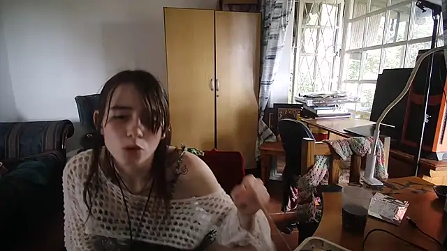 Snapshot of the_holy_t chatting on December 21, 2025, 10:17 am the holy t online show from December 21, 2025, 10:17 am