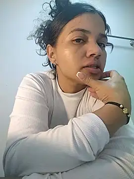 Snapshot of Eimy-04 chatting on May 20, 2026, 12:29 am Eimy-04 online show from May 20, 2026, 12:29 am