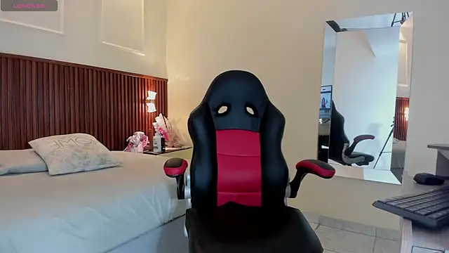 AURORAMARTIN2 online show from September 20, 2025, 7:41 pm