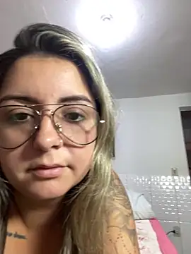 sophiemonroevip online show from December 2, 2025, 1:02 pm