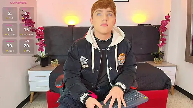 Snapshot of Lucass_love chatting on May 26, 2026, 4:49 pm Lucass love online show from May 26, 2026, 4:49 pm