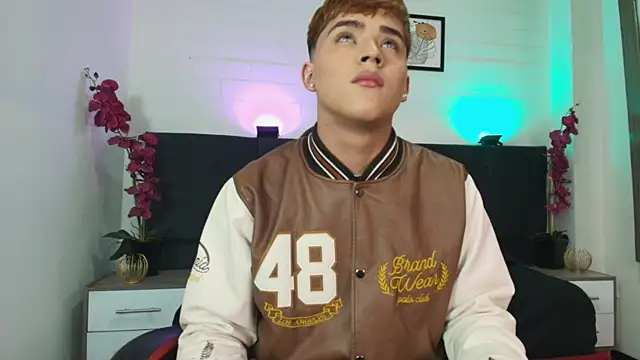 Snapshot of Lucass_love chatting on June 10, 2026, 1:23 pm Lucass love online show from June 10, 2026, 1:23 pm