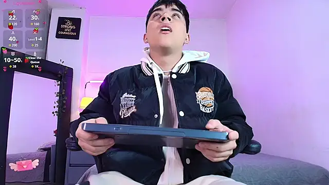 Lucass love online show from November 17, 2025, 1:04 pm