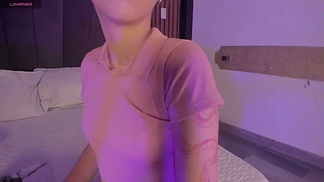 Snapshot of CleoWhite chatting on September 22, 2025, 5:35 am CleoWhite online show from September 22, 2025, 5:35 am