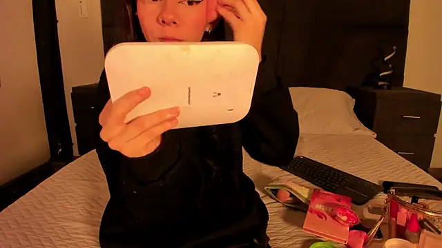 Snapshot of CleoWhite chatting on September 12, 2025, 4:45 am CleoWhite online show from September 12, 2025, 4:45 am