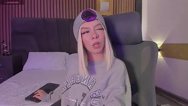 Snapshot of CleoWhite chatting on September 26, 2025, 4:30 am CleoWhite online show from September 26, 2025, 4:30 am