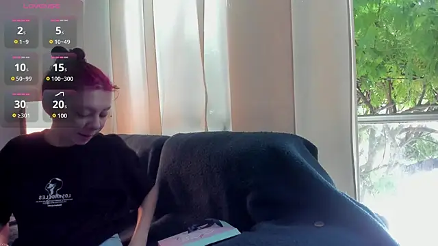 Snapshot of CleoWhite chatting on October 30, 2025, 7:33 pm CleoWhite online show from October 30, 2025, 7:33 pm