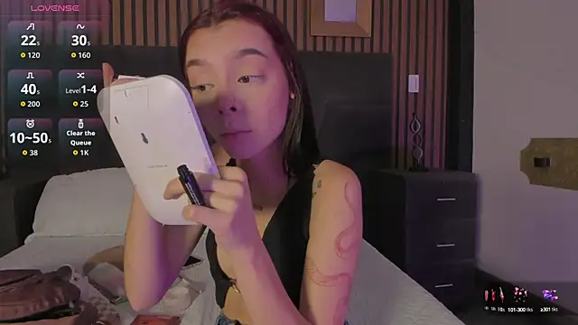 Snapshot of CleoWhite chatting on September 25, 2025, 4:51 am CleoWhite online show from September 25, 2025, 4:51 am