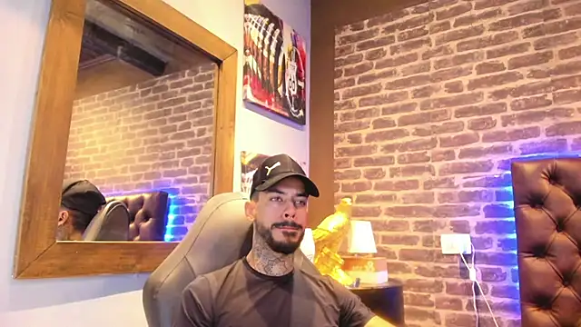 VinzenzRizzo online show from October 16, 2025, 4:21 am