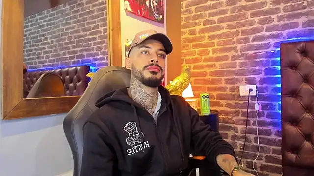 VinzenzRizzo online show from December 5, 2025, 4:11 am