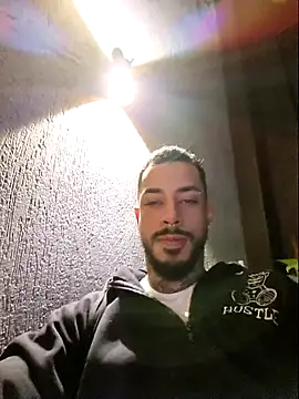 VinzenzRizzo online show from November 17, 2025, 2:48 am