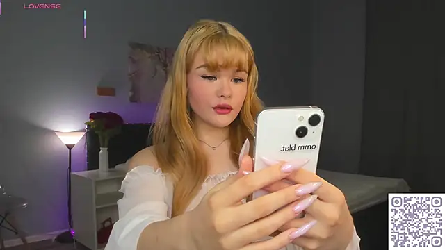 ShyEmma  online show from November 29, 2025, 1:17 am