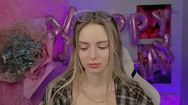 JuliaBrewwer online show from September 11, 2025, 5:40 am