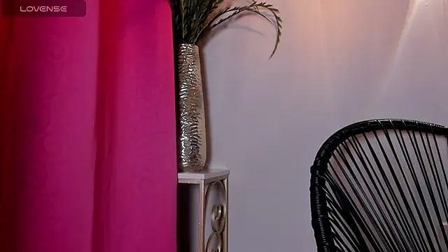 dulce fiore07 online show from November 18, 2025, 3:15 pm