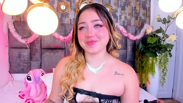 PatyLawrence online show from November 26, 2025, 4:01 am