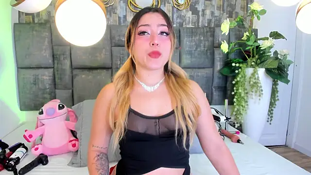 PatyLawrence online show from November 11, 2025, 4:18 am