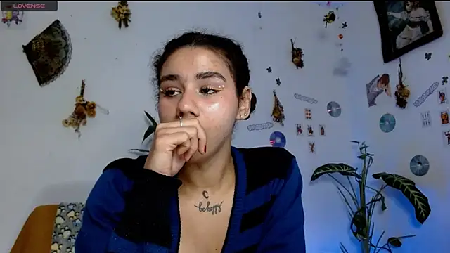 Snapshot of Nocturnawitch chatting on April 26, 2026, 12:30 am Nocturnawitch online show from April 26, 2026, 12:30 am