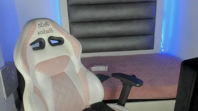 Andrea brunnette online show from September 26, 2025, 1:29 pm