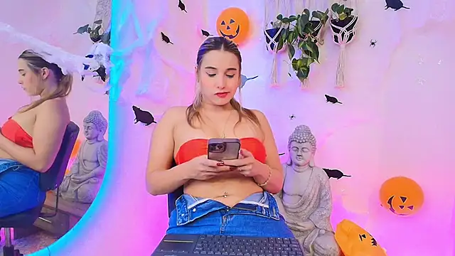 Sophie Janner online show from October 7, 2025, 2:01 am