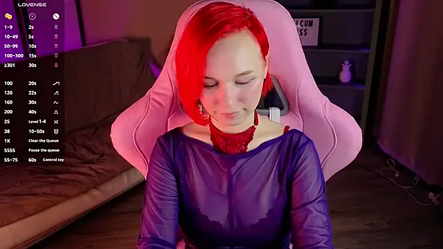 NaomiYoru online show from September 10, 2025, 8:41 pm