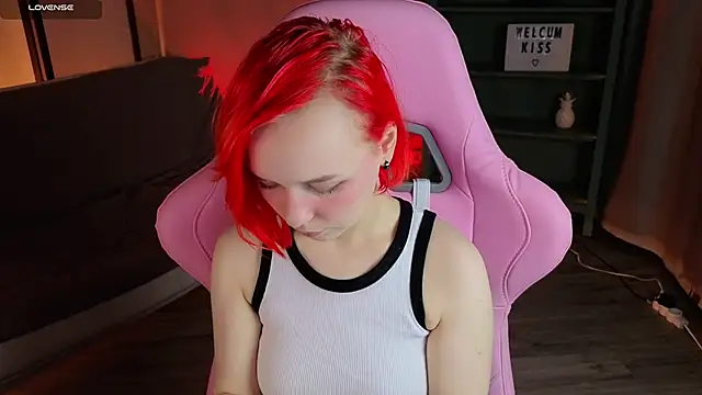 NaomiYoru online show from October 9, 2025, 8:20 pm