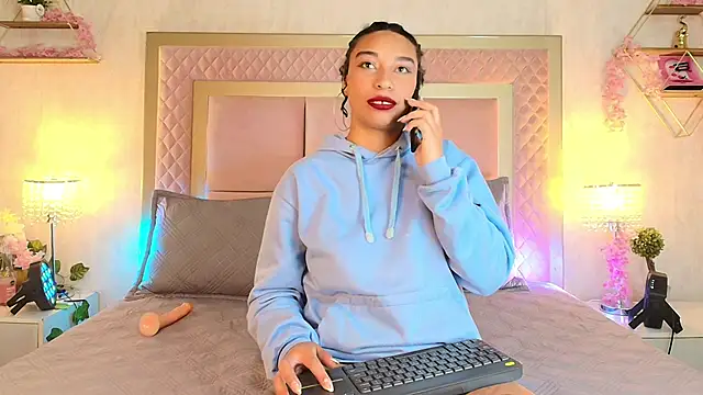 SofiaWhites online show from April 13, 2026, 3:43 am