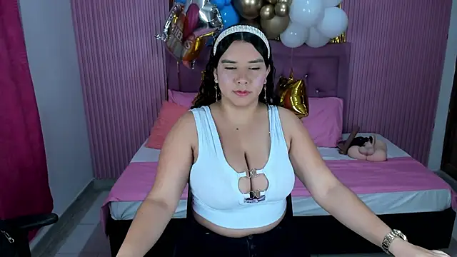 Snapshot of Emy_topless chatting on October 4, 2025, 11:01 am Emy topless online show from October 4, 2025, 11:01 am