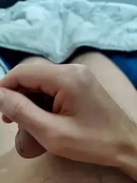 emrekzlk52 online show from October 29, 2025, 11:42 am