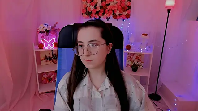 Snapshot of VirtuallVoyant chatting on September 17, 2025, 4:36 am VirtuallVoyant online show from September 17, 2025, 4:36 am