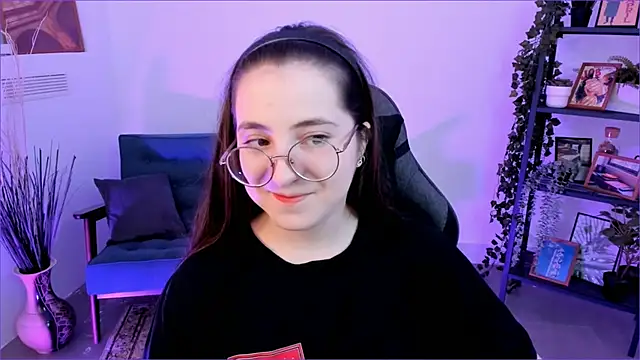 Snapshot of VirtuallVoyant chatting on September 30, 2025, 5:02 am VirtuallVoyant online show from September 30, 2025, 5:02 am