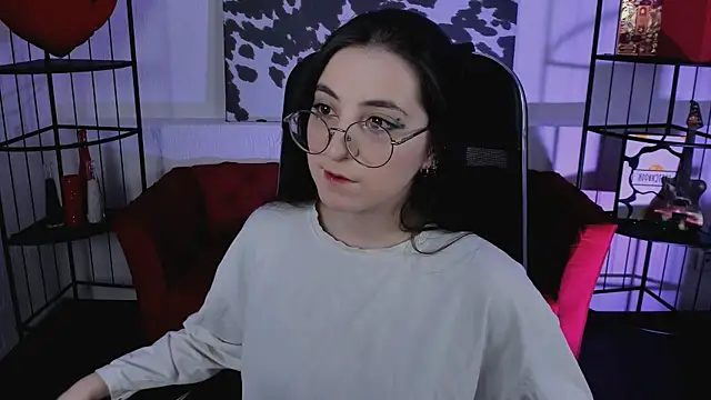 VirtuallVoyant online show from April 15, 2026, 7:29 pm