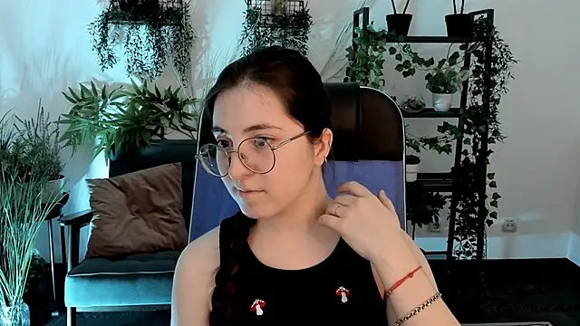 Snapshot of VirtuallVoyant chatting on December 2, 2025, 5:42 am VirtuallVoyant online show from December 2, 2025, 5:42 am