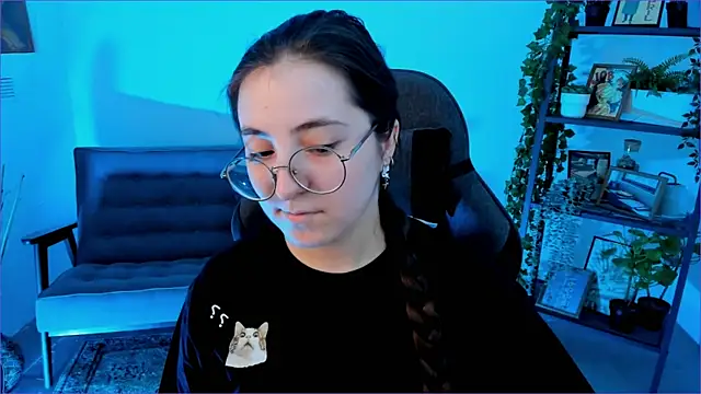 Snapshot of VirtuallVoyant chatting on October 2, 2025, 7:12 am VirtuallVoyant online show from October 2, 2025, 7:12 am