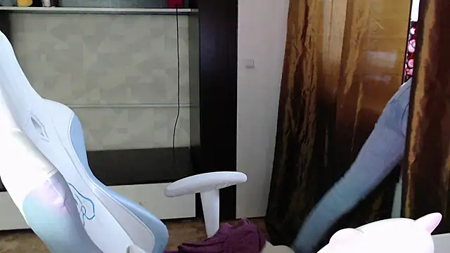 Snapshot of Cutti_Crystal chatting on February 11, 2026, 9:42 am Cutti Crystal online show from February 11, 2026, 9:42 am