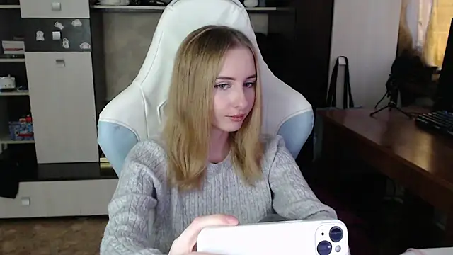 Snapshot of Cutti_Crystal chatting on October 11, 2025, 8:48 am Cutti Crystal online show from October 11, 2025, 8:48 am