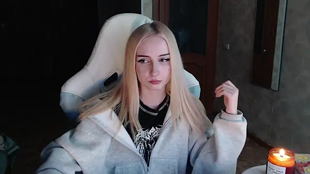 Cutti Crystal online show from April 16, 2026, 7:14 pm