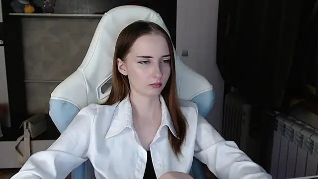 Snapshot of Cutti_Crystal chatting on February 19, 2026, 4:15 pm Cutti Crystal online show from February 19, 2026, 4:15 pm