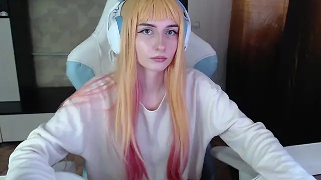 Snapshot of Cutti_Crystal chatting on February 17, 2026, 3:15 am Cutti Crystal online show from February 17, 2026, 3:15 am