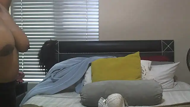 SweetBerryBliss online show from November 17, 2025, 7:45 am