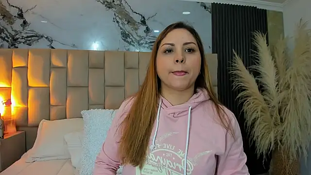 cloesummerr  online show from March 9, 2026, 12:52 pm