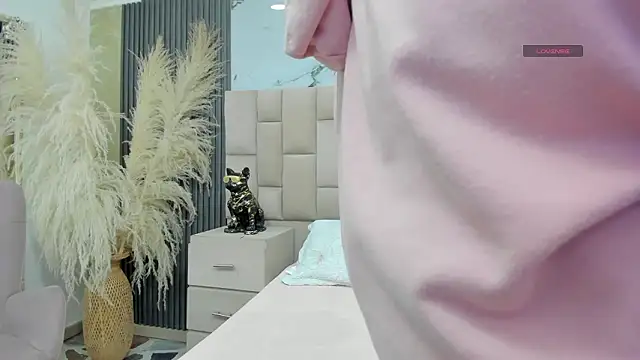 cloesummerr  online show from February 10, 2026, 12:48 pm