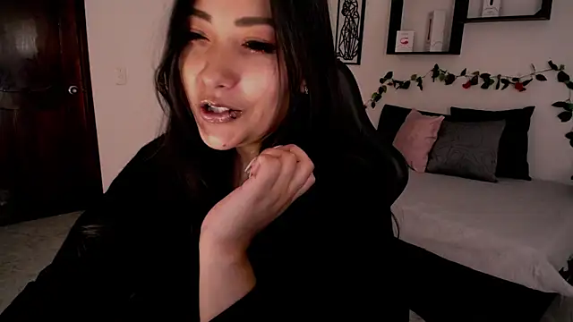 Mia 1120 online show from October 10, 2025, 2:29 pm