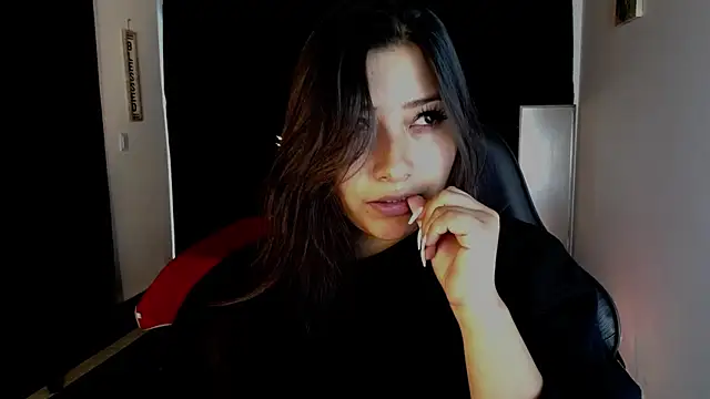 Mia 1120 online show from September 19, 2025, 7:51 pm