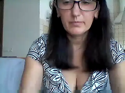 Snapshot of Elena48324 chatting on July 5, 2026, 10:11 am Elena48324 online show from July 5, 2026, 10:11 am